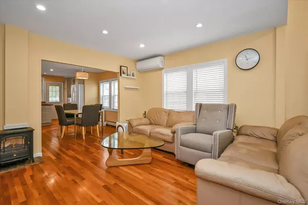 Bayside, NY 11361,32-28 202nd ST