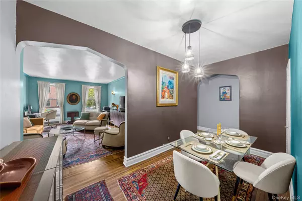 Jackson Heights, NY 11372,35-05 72nd ST #2E