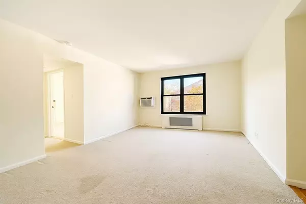 Great Neck, NY 11021,7 Terrace #3H