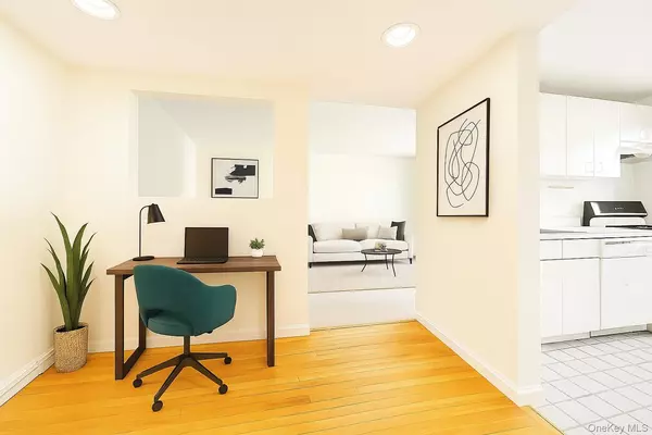 Great Neck, NY 11021,7 Terrace #3H