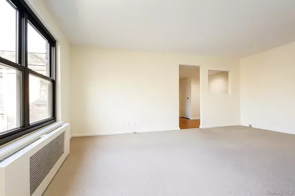Great Neck, NY 11021,7 Terrace #3H