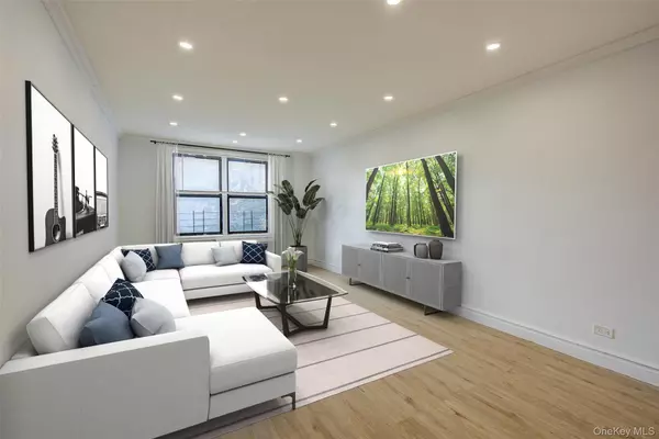 Forest Hills, NY 11375,100-25 Queens BLVD #2R