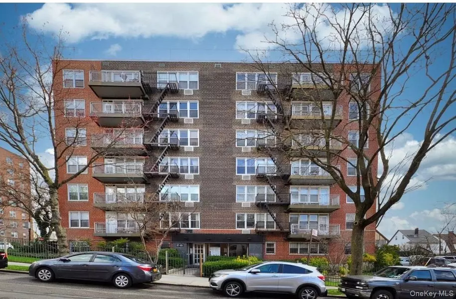 87-05 166 ST #5E, Jamaica Hills, NY 11432