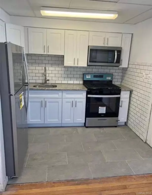 Westbury, NY 11590,63 Madison AVE