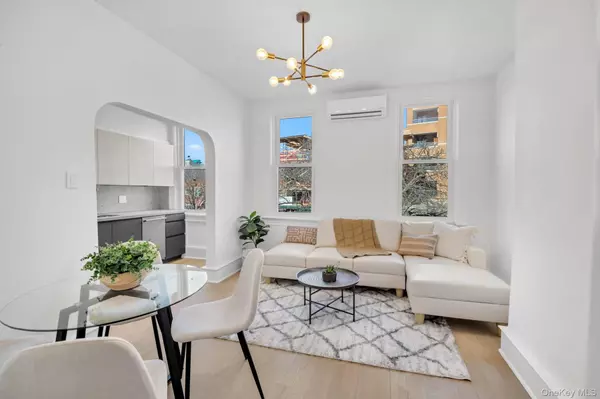 Astoria, NY 11102,2520 Newtown AVE #2