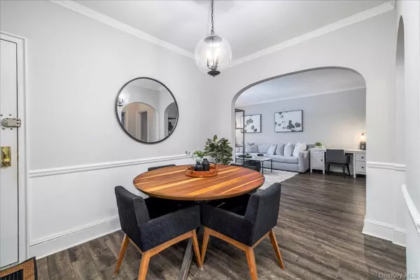 Lawrence, NY 11559,261 Central AVE #E4