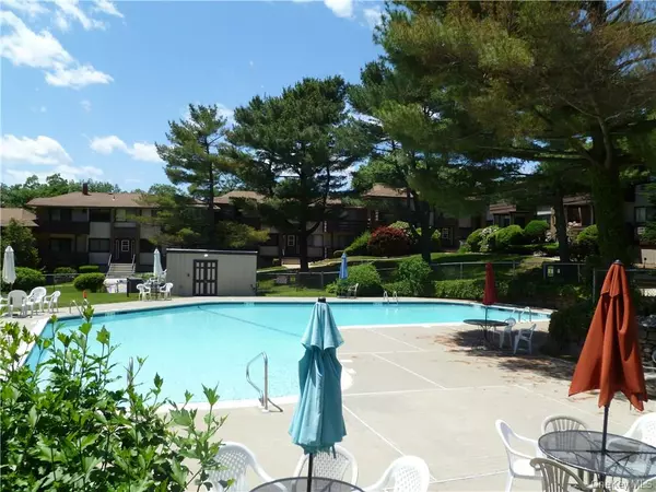 Valley Cottage, NY 10989,155 Sierra Vista LN