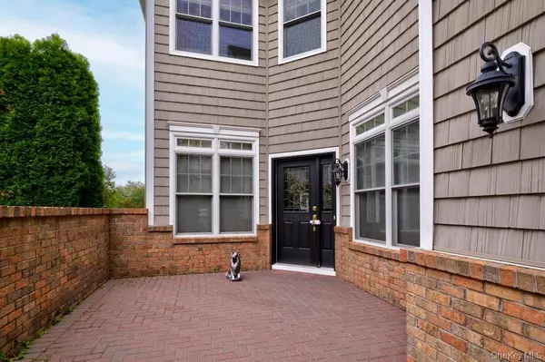 Westbury, NY 11590,702 Equestrian Way