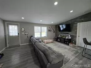 Napanoch, NY 12458,2 Circle ST