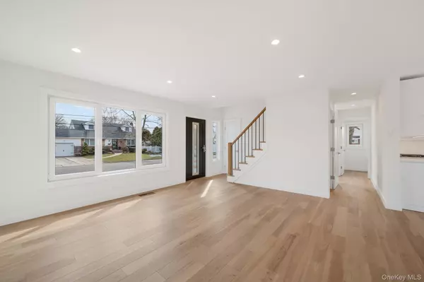 East Northport, NY 11731,100 Elberta DR