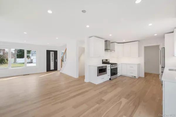 East Northport, NY 11731,100 Elberta DR