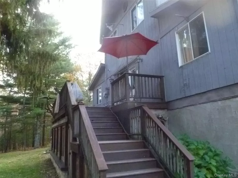 624 Huckleberry TPKE, Marlboro, NY 12542