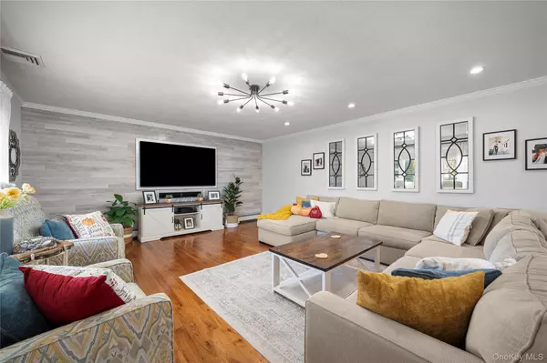 Amityville, NY 11701,160 Grand Central AVE