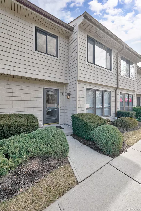 4 Stanford CT, Wantagh, NY 11793