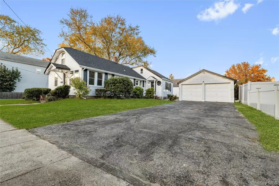 218 S 3rd ST, Lindenhurst, NY 11757