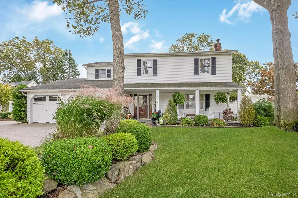 Sayville, NY 11782,74 Loop DR