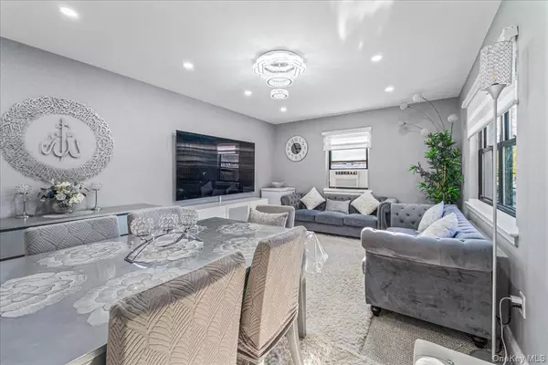 Bayside, NY 11364,217-08 73 AVE #383A2