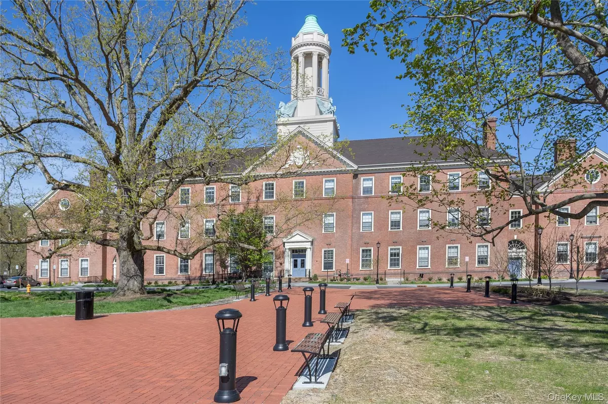 Chappaqua, NY 10514,480 Bedford #115