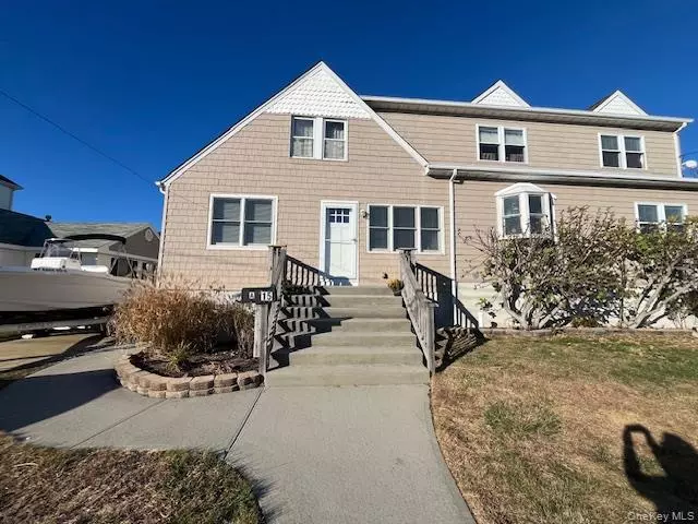 15 Lee PL, Amityville, NY 11701