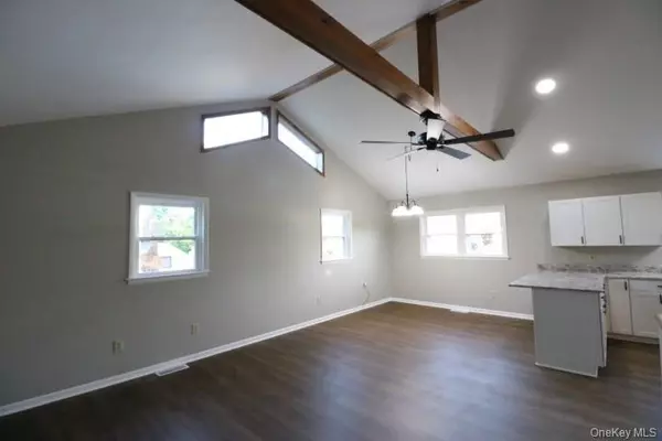 Saugerties, NY 12477,3218 Route 9w #1