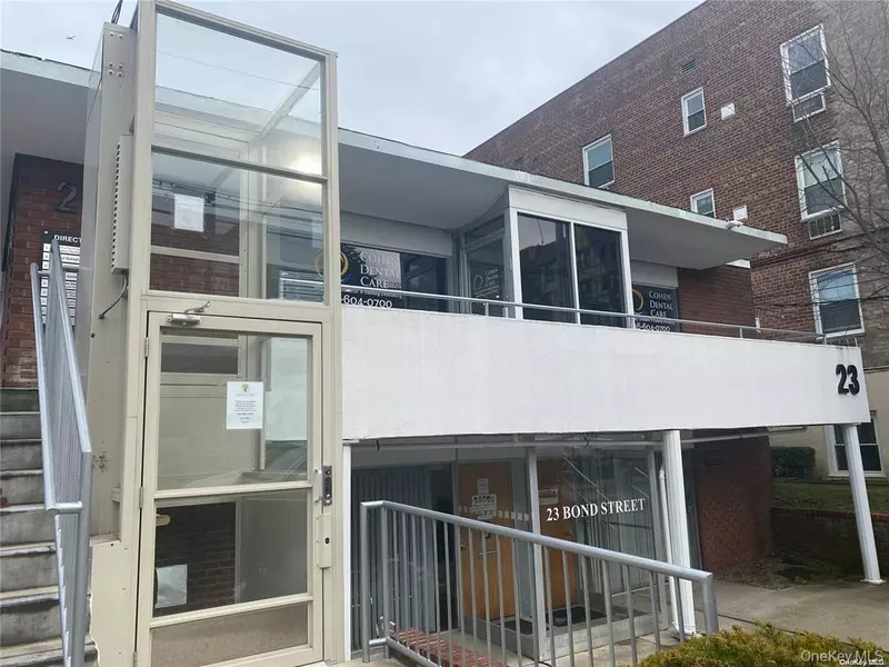23 Bond Street #Front, Great Neck, NY 11021