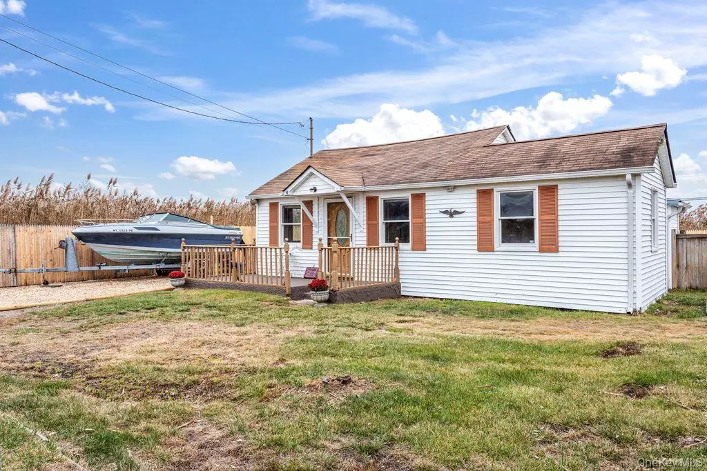 Mastic, NY 11951,20 Bayside RD