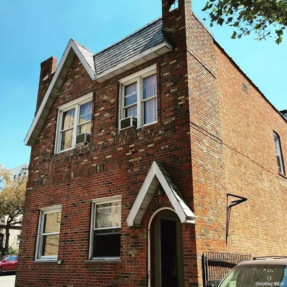 Astoria, NY 11106,28-06 35th AVE #1