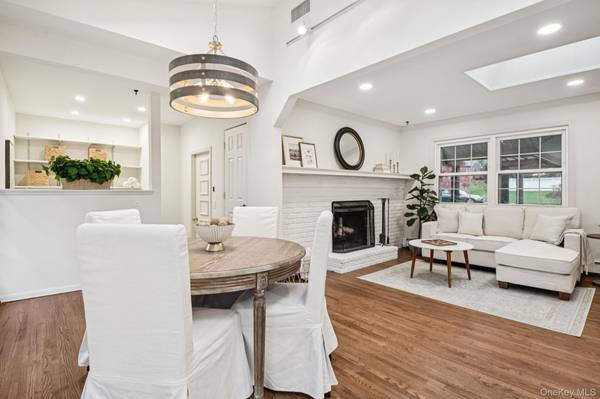 East Setauket, NY 11733,8 Storyland LN