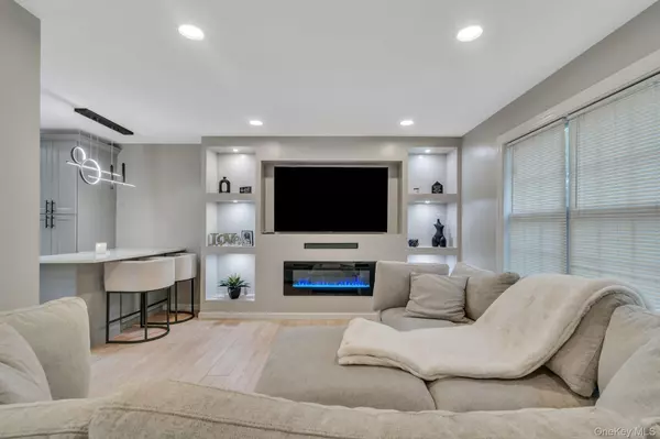 Medford, NY 11763,52 Maple LN