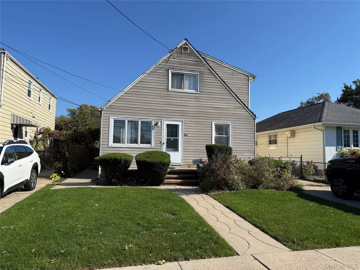 Westbury, NY 11590,34 Carleton ST