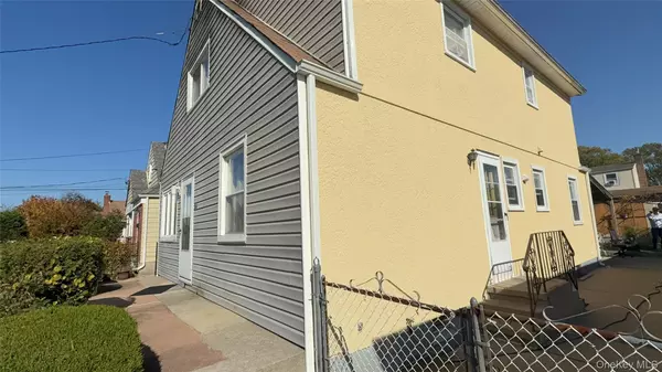 Westbury, NY 11590,34 Carleton ST