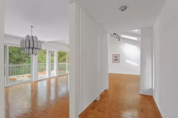 Montebello, NY 10901,11 Charnwood DR