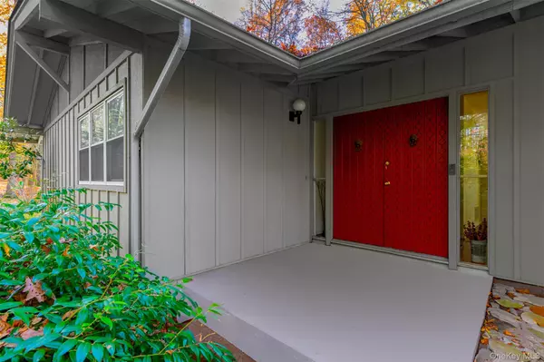 Montebello, NY 10901,11 Charnwood DR