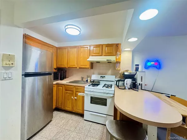 Elmhurst, NY 11373,4232 82nd ST #6B