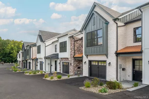 16 Icehouse DR, Saugerties, NY 12477