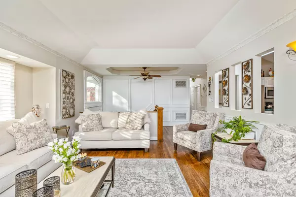 Dix Hills, NY 11746,74 Lauren AVE