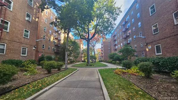 Flushing, NY 11355,44-69 Kissena BLVD #4M
