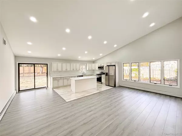 22 Harford DR, Coram, NY 11727