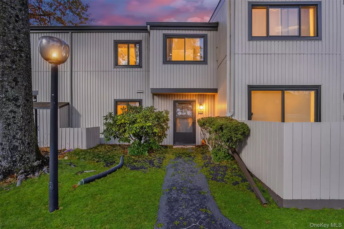 Poughkeepsie, NY 12603,2203 Mulberry CT