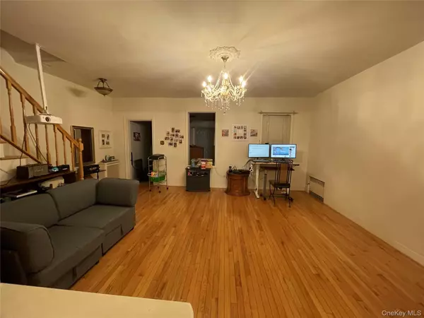 Glendale, NY 11385,78-54 76th ST