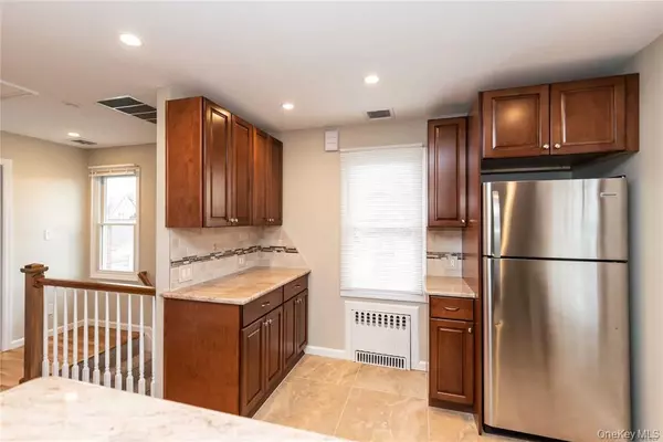 Williston Park, NY 11596,9 Capitol AVE #Upper level