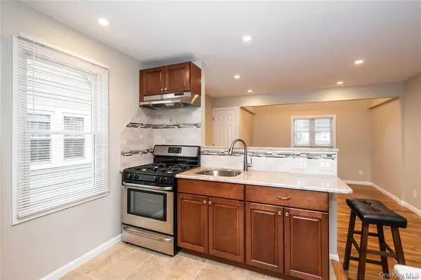 Williston Park, NY 11596,9 Capitol AVE #Upper level