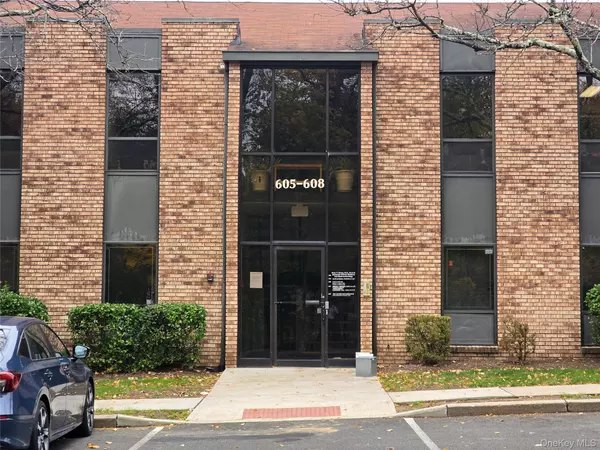 55 Old Nyack TPKE #606, Nanuet, NY 10954