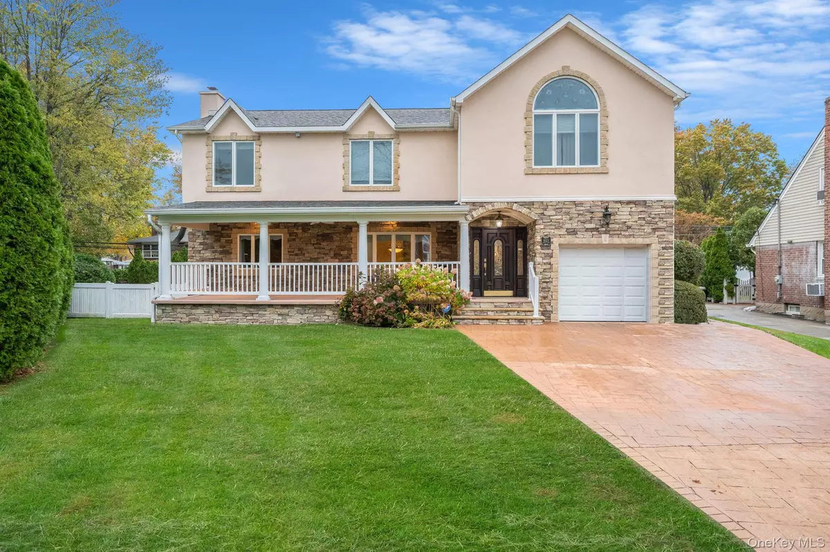 New Hyde Park, NY 11040,1023 Maple LN