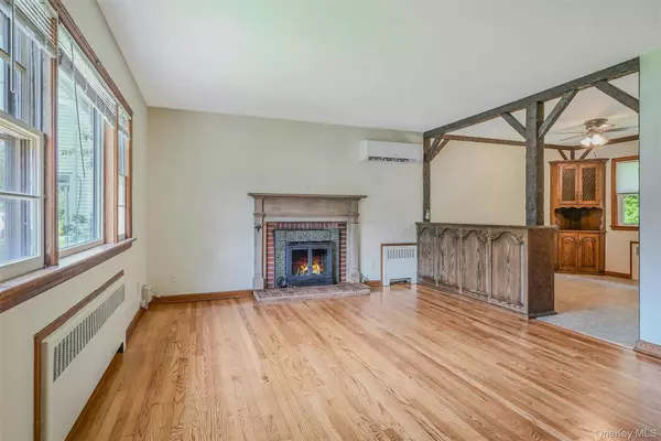 Huntington, NY 11743,33 Chestnut ST