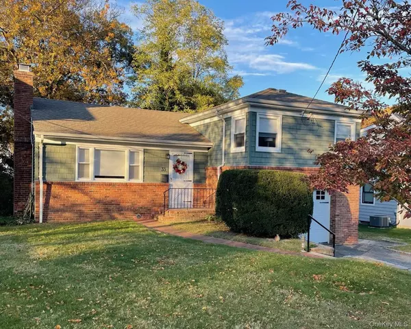 33 Chestnut ST, Huntington, NY 11743