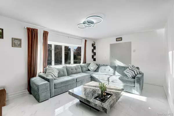 Massapequa, NY 11758,61 S Merrick RD