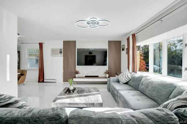 Massapequa, NY 11758,61 S Merrick RD