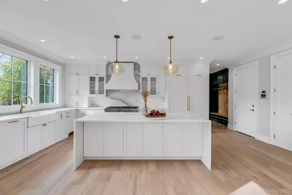 East Hills, NY 11577,150 Milburn LN