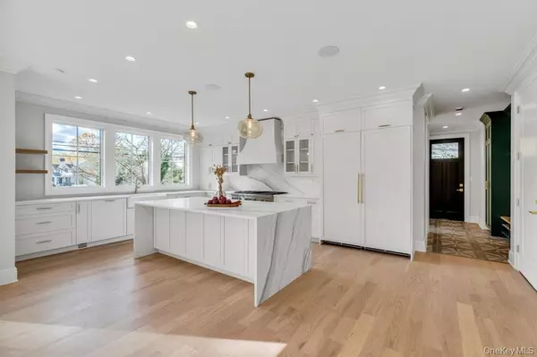 East Hills, NY 11577,150 Milburn LN